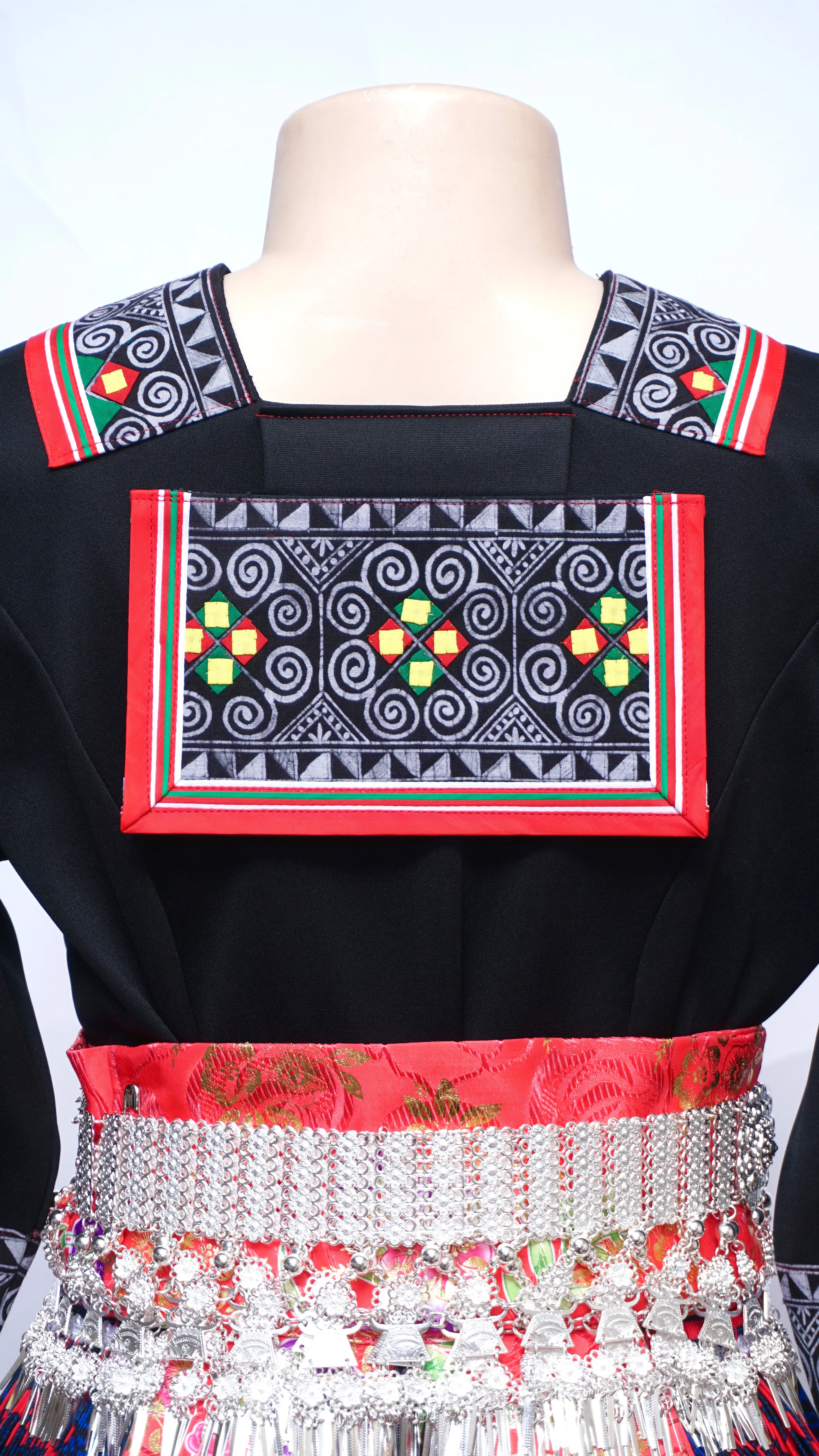 Hmong Leeg Handmade Hill Tribe Pattern Red (38")