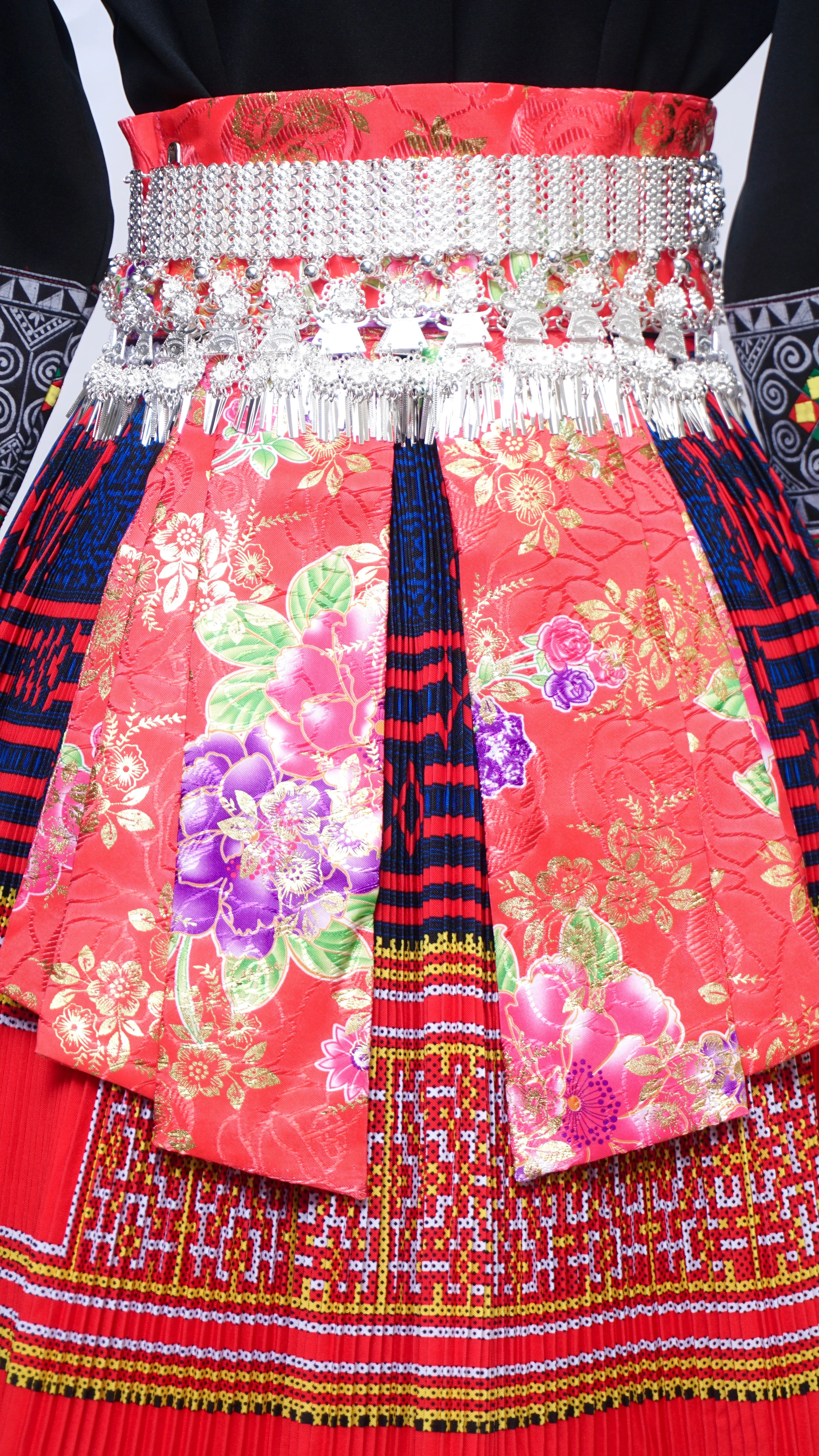 Hmong Leeg Handmade Hill Tribe Pattern Red (38")