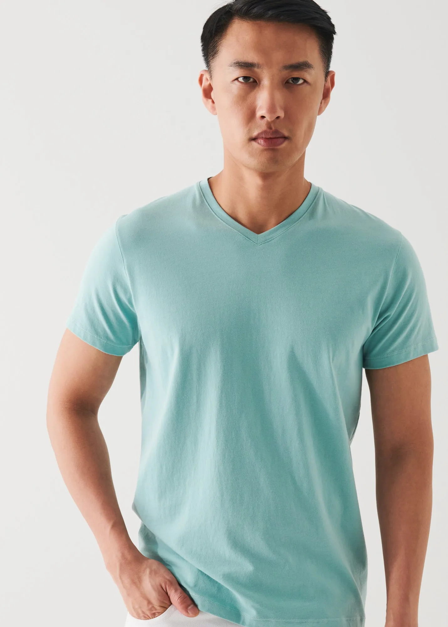 PIMA COTTON STRETCH V-NECK T-SHIRT