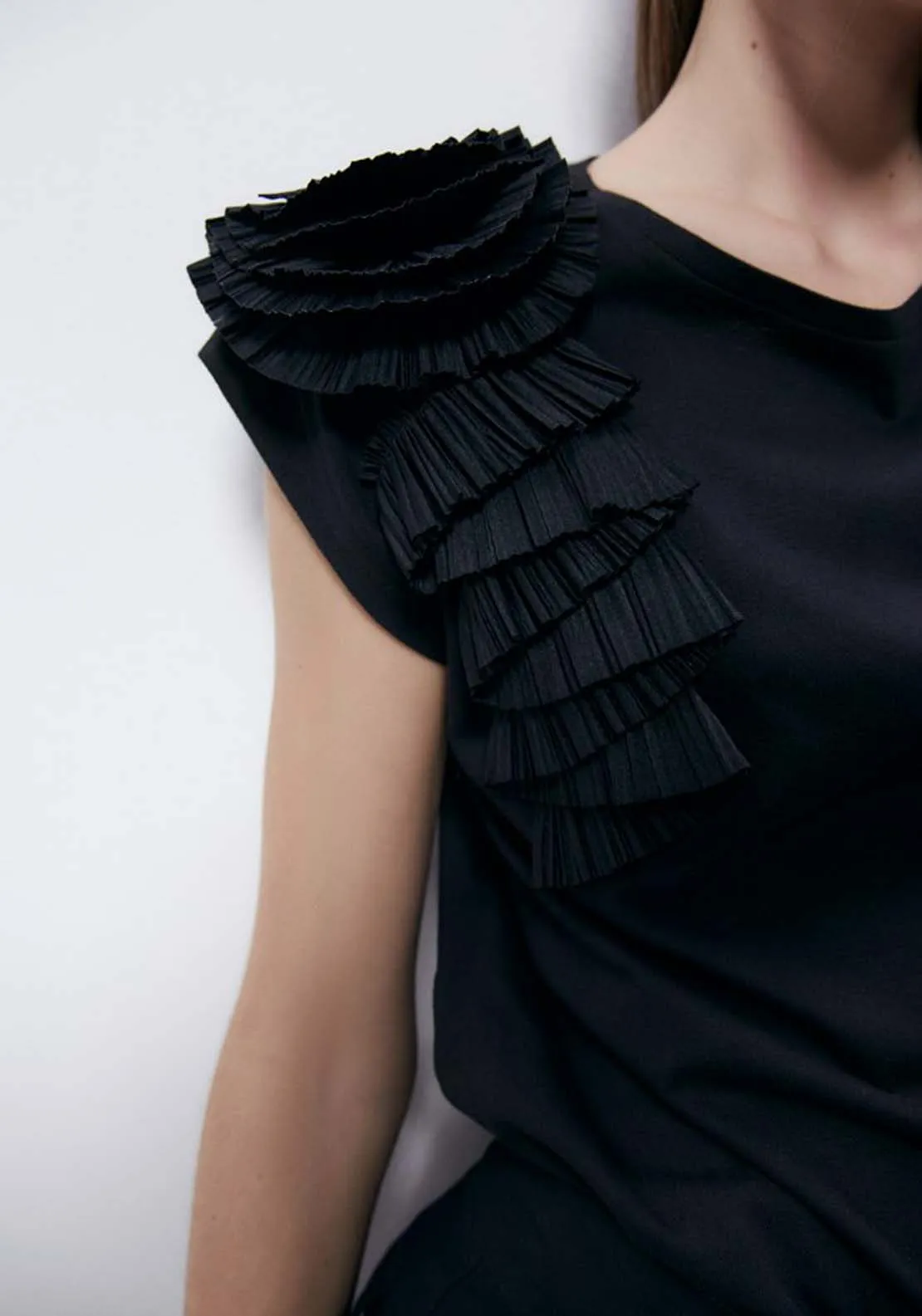 Pleated Flowers T-Shirt - Black