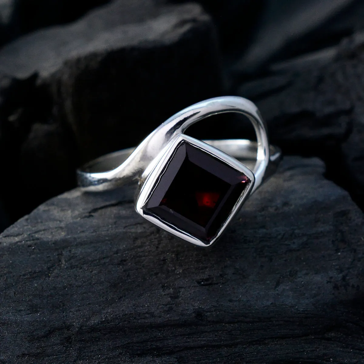 Riyo Designer Gemstone Garnet Sterling Silver Ring Cartier Jewelry